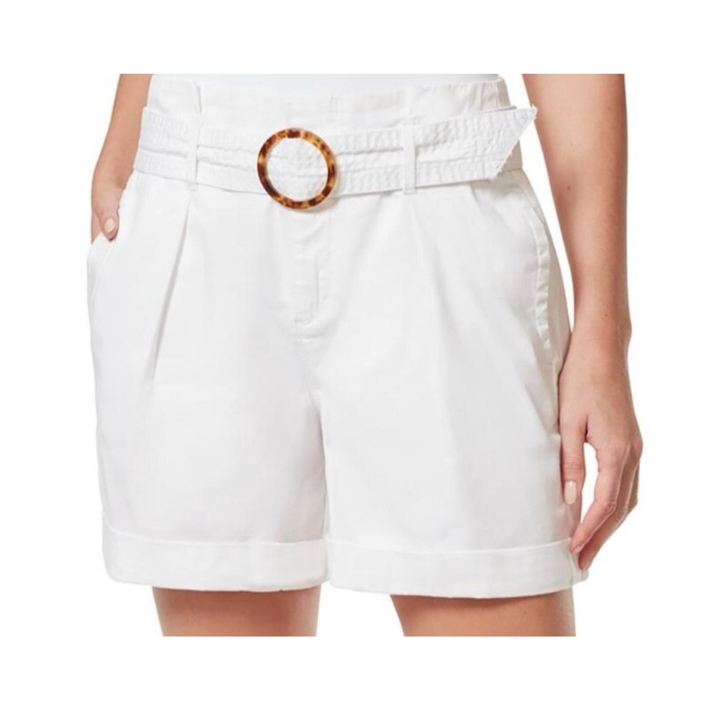 ★ NWT Gloria Vanderbilt Shorts - White ★